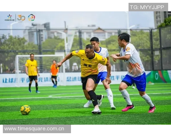 高阿与加尔各答竞技的精彩对决揭示了足球战术与团队合作的魅力